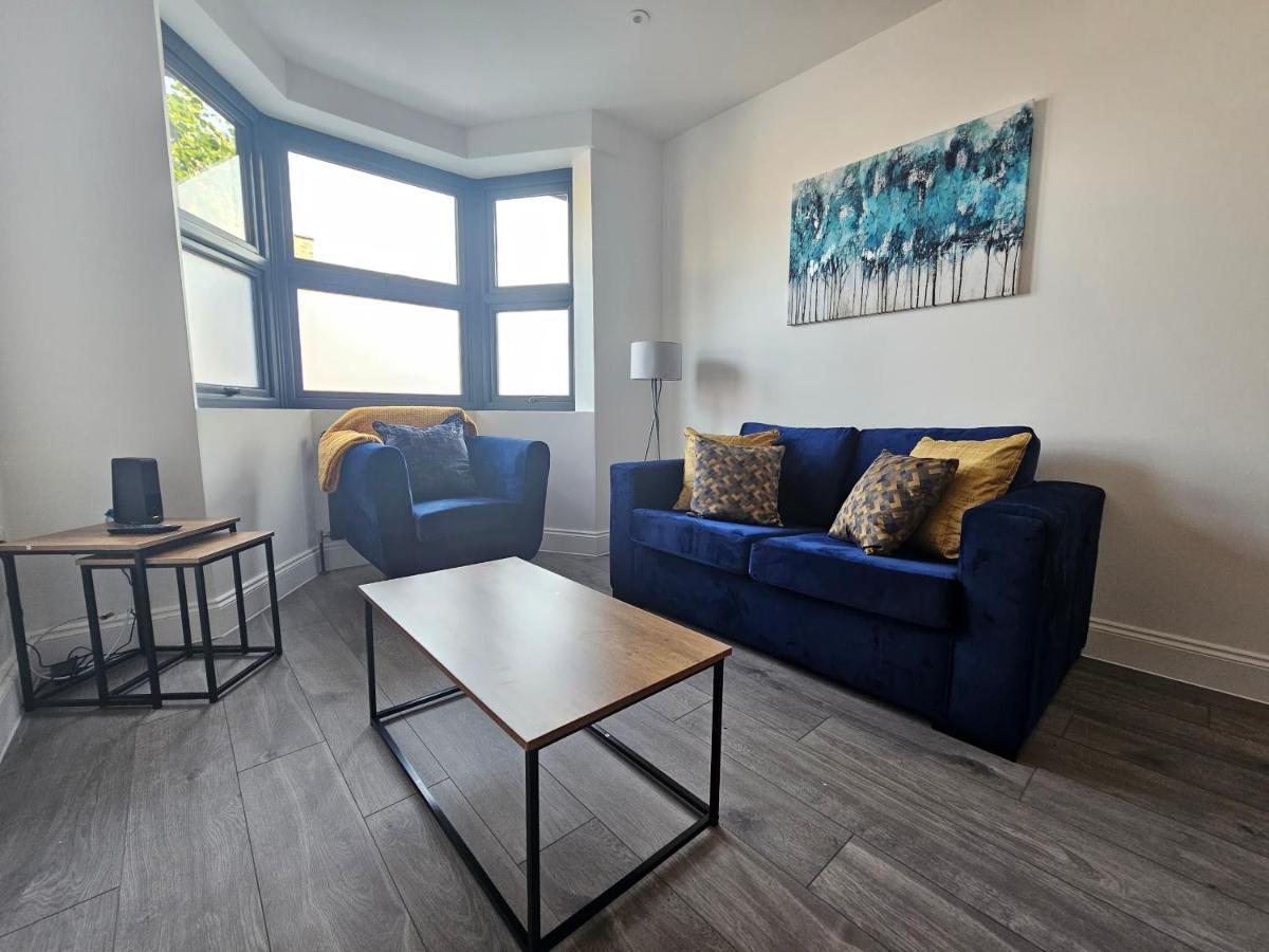 Spacious 4Br House, London, Sleeps 9, Parking Available Extérieur photo