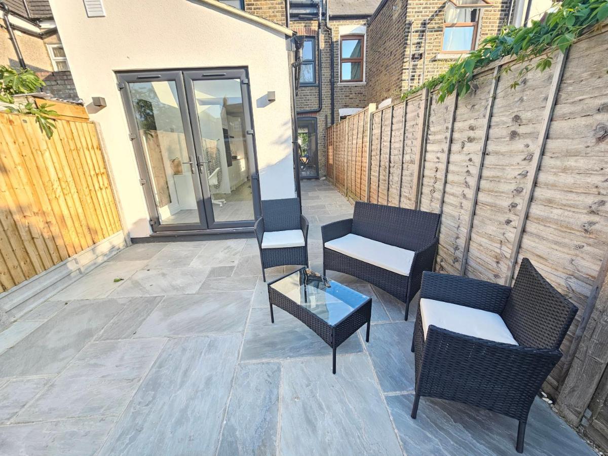 Spacious 4Br House, London, Sleeps 9, Parking Available Extérieur photo