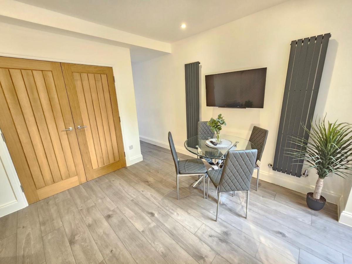 Spacious 4Br House, London, Sleeps 9, Parking Available Extérieur photo